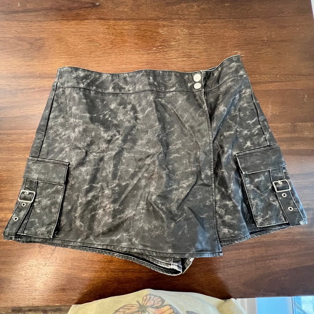 Lulus Leather Skort Size XXL Faux Leather Baddie Goth Gorpcore Cargo Pockets